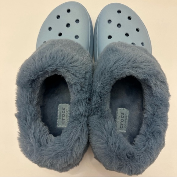 CROCS Furever Crush Clogs. - Picture 5 of 10